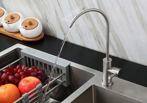 Faucet Dapur Stainless Steel Brushed OEM Faucet Air Panas Dan Dingin Untuk Dapur