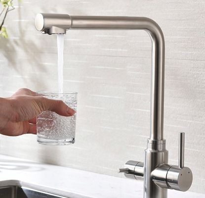 Faucet Retractable Stainless Steel Disikat Memimpin Gratis Tidak Ada Logo Kustom Karat